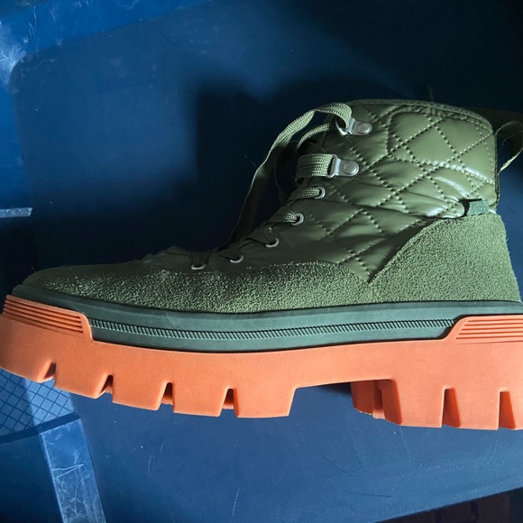 Keds Green Quilted High-Top Boots with Orange Soles size 8 women’s - Picture 1 of 6